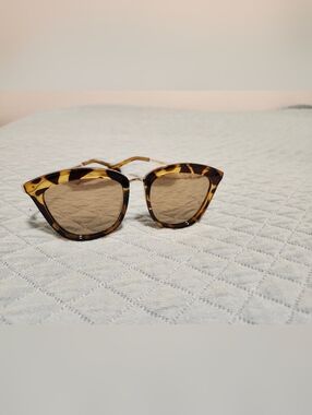 LE SPECS

Caliente Tortoiseshell Cat-Eye Sunglasses (No Scratches)